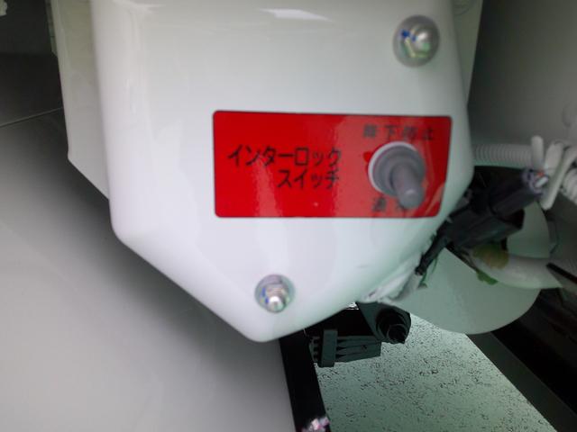 キャンター 　３．０ＤＴ　新明和製　圧縮式　塵芥車　Ｇ－ＰＸ　４．６立米　２．３ｔ積載　５ＭＴ　リアカメラ　ＥＺＧＯ　ＥＳＰ　左側電動格納ミラー　ＬＥＤライト（8枚目）