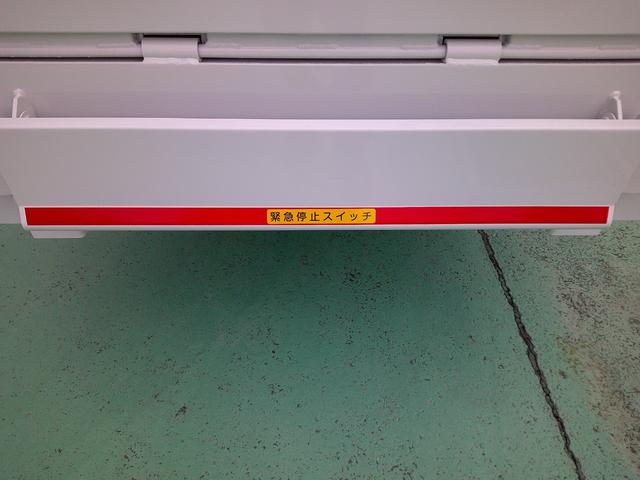 キャンター 　３．０ＤＴ　新明和製　圧縮式　塵芥車　Ｇ－ＰＸ　４．６立米　２．３ｔ積載　５ＭＴ　リアカメラ　ＥＺＧＯ　ＥＳＰ　左側電動格納ミラー　ＬＥＤライト（17枚目）