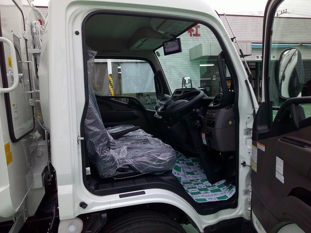キャンター 　３．０ＤＴ　新明和製　圧縮式　塵芥車　Ｇ－ＰＸ　４．６立米　２．３ｔ積載　５ＭＴ　リアカメラ　ＥＺＧＯ　ＥＳＰ　左側電動格納ミラー　ＬＥＤライト（28枚目）