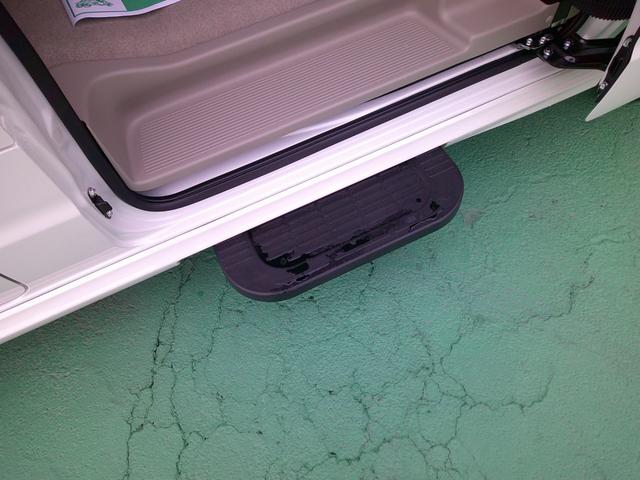 エブリイワゴン ＰＺターボスペシャル　ハイルーフ　ＣＶＴ　オーディオレス仕様　届出済未使用車　後席両側パワースライドドア　オートステップ　ＬＥＤヘッドランプ　フォグランプ　スズキセーフティサポート　ＥＳＰ　オートライト　シートヒーター（6枚目）