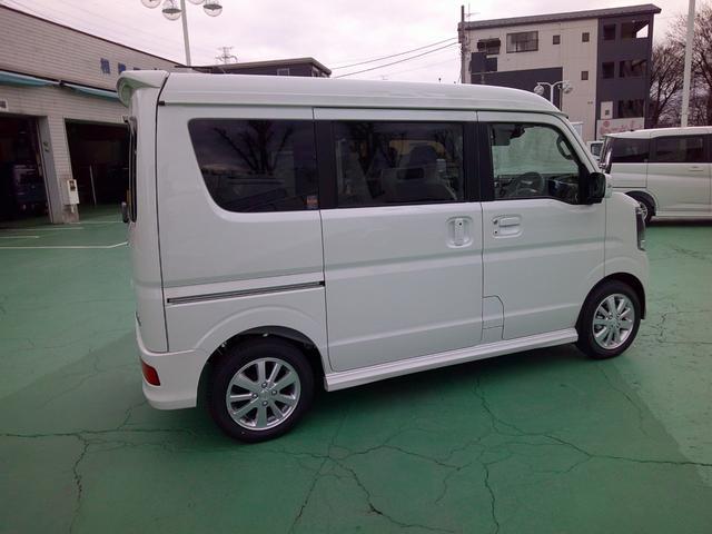 エブリイワゴン ＰＺターボスペシャル　ハイルーフ　ＣＶＴ　オーディオレス仕様　届出済未使用車　後席両側パワースライドドア　オートステップ　ＬＥＤヘッドランプ　フォグランプ　スズキセーフティサポート　ＥＳＰ　オートライト　シートヒーター（9枚目）