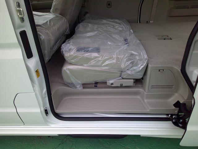 エブリイワゴン ＰＺターボスペシャル　ハイルーフ　ＣＶＴ　オーディオレス仕様　届出済未使用車　後席両側パワースライドドア　オートステップ　ＬＥＤヘッドランプ　フォグランプ　スズキセーフティサポート　ＥＳＰ　オートライト　シートヒーター（12枚目）