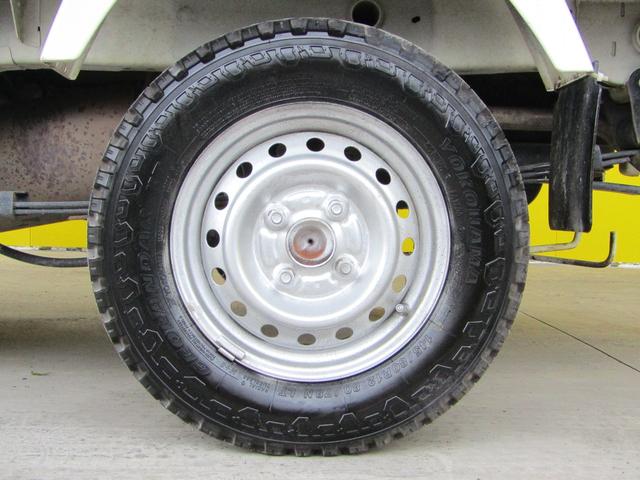 キャリイトラック ＫＣエアコン・パワステ　パートタイム４ＷＤ　５速マニュアル（17枚目）