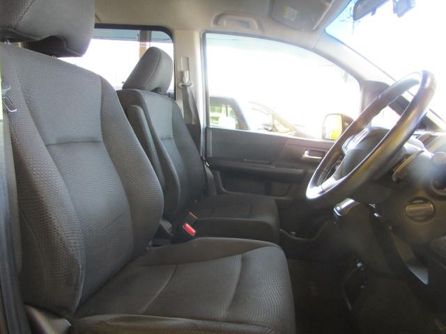 ステップワゴンスパーダ Ｚ　インターナビセレクション　ＨＤＤナビ　両側オートスライド（13枚目）