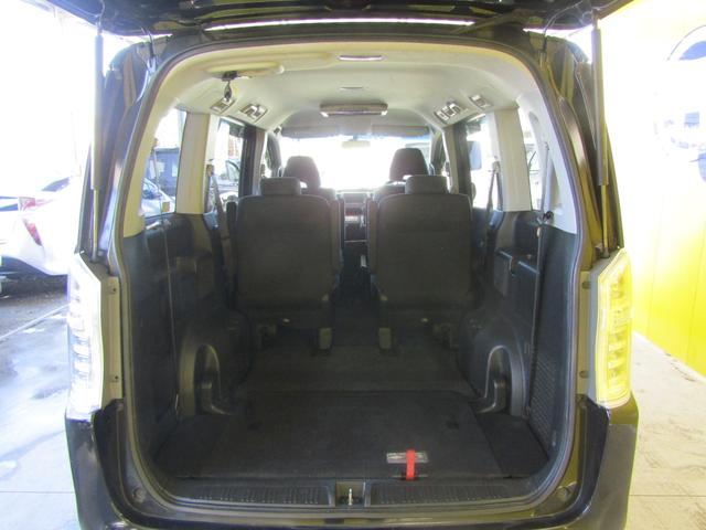 ステップワゴンスパーダ Ｚ　インターナビセレクション　ＨＤＤナビ　両側オートスライド（18枚目）