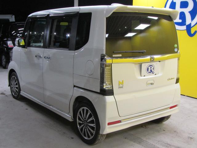 N-BOXカスタム G・ターボLパッケージ 両側オートスライド ハーフレザーシート(11枚目)
