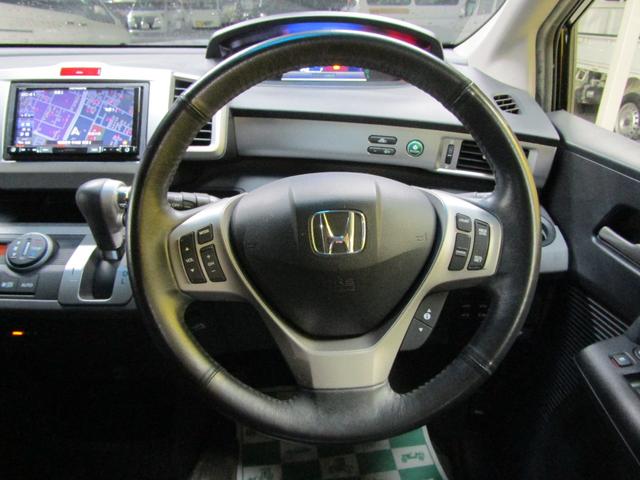 フリードハイブリッド ジャストセレクション 両側オートスライド ハーフレザーシート(12枚目)