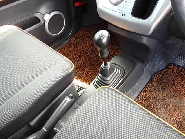G 4WD 5速MT アイストップ シートヒーター ツートン(35枚目)