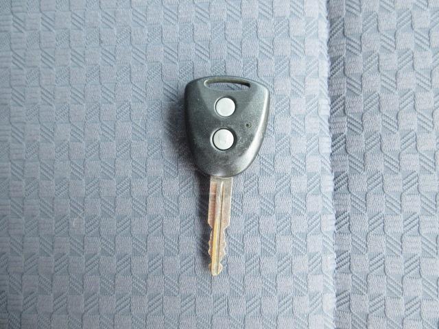 ミラ ＴＸ　車検２年付き　５ＭＴシフト　１オーナー車　ＣＤデッキ　ＡＵＸ・ＵＳＢ　キーレスキー　ヘッドライトレベライザー　荷室フラット（12枚目）