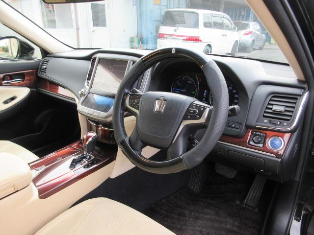 クラウンハイブリッド ロイヤルサルーン　車検２年付き　ＨＤＤナビ　Ｂｌｕｅｔｏｏｔｈ　フルセグＴＶ　バックカメラ　ＥＴＣ　ガラスフィルム貼　クルーズコントロール　電動シート　ＨＩＤオートヘッドライト　ＬＥＤフォグライト　ＭＴモード（24枚目）