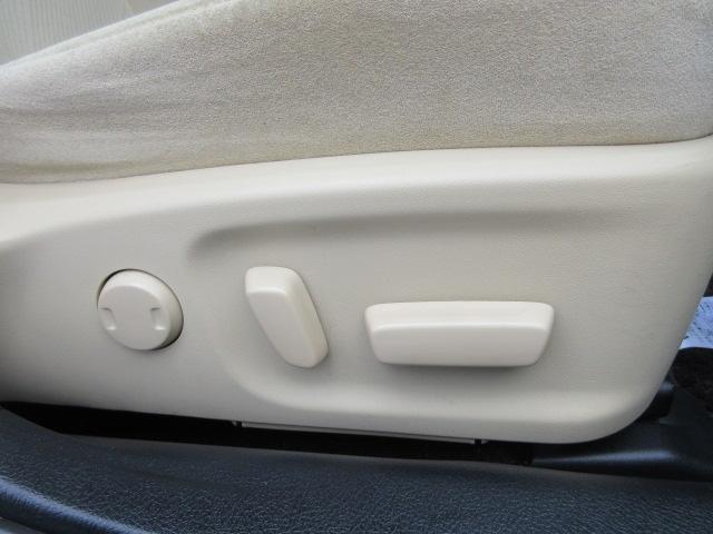 クラウンハイブリッド ロイヤルサルーン　車検２年付き　ＨＤＤナビ　Ｂｌｕｅｔｏｏｔｈ　フルセグＴＶ　バックカメラ　ＥＴＣ　ガラスフィルム貼　クルーズコントロール　電動シート　ＨＩＤオートヘッドライト　ＬＥＤフォグライト　ＭＴモード（32枚目）