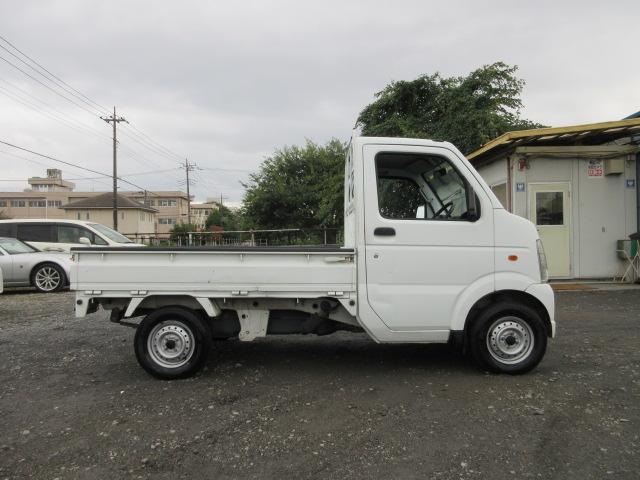 キャリイトラック ＫＣエアコン・パワステ　車検２年付き　５ＭＴシフト　切替４ＷＤ　三方開　ＡＭ・ＦＭラジオ　タイミングチェーン（5枚目）
