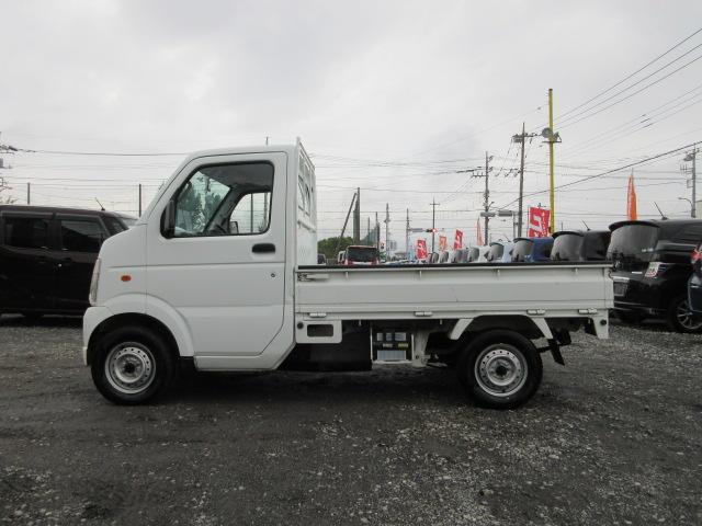 キャリイトラック ＫＣエアコン・パワステ　車検２年付き　５ＭＴシフト　切替４ＷＤ　三方開　ＡＭ・ＦＭラジオ　タイミングチェーン（6枚目）