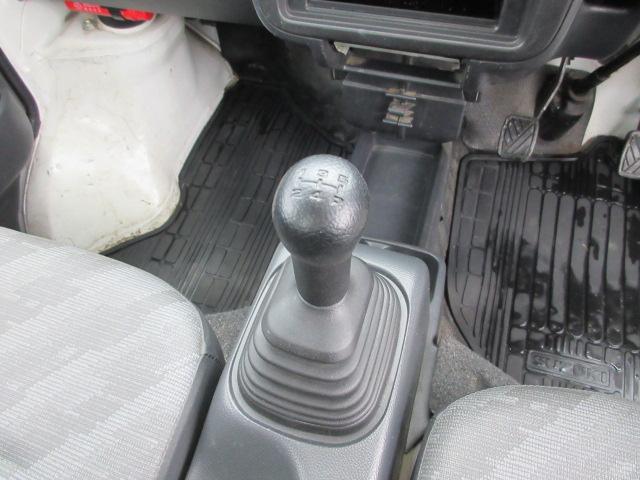 キャリイトラック ＫＣエアコン・パワステ　車検２年付き　５ＭＴシフト　切替４ＷＤ　三方開　ＡＭ・ＦＭラジオ　タイミングチェーン（10枚目）