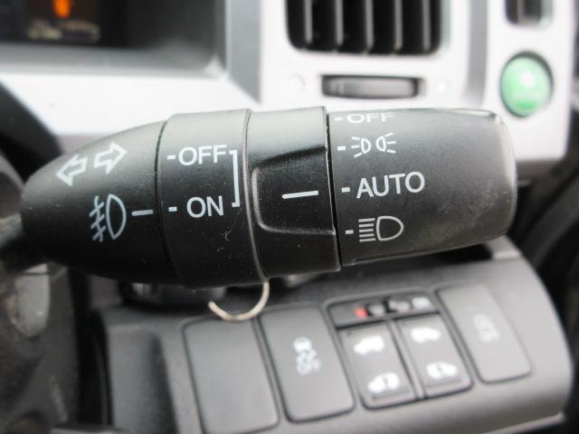 ステップワゴンスパーダ Ｚ　クールスピリット　車検２年付き　８人　後期型　メモリーナビ　ワンセグＴＶ　バックカメラ　ＥＴＣ　両側電動スライドドア　ハーフレザー　純正１７インチアルミホイール　アイドリングストップ　クルーズコントロール（32枚目）