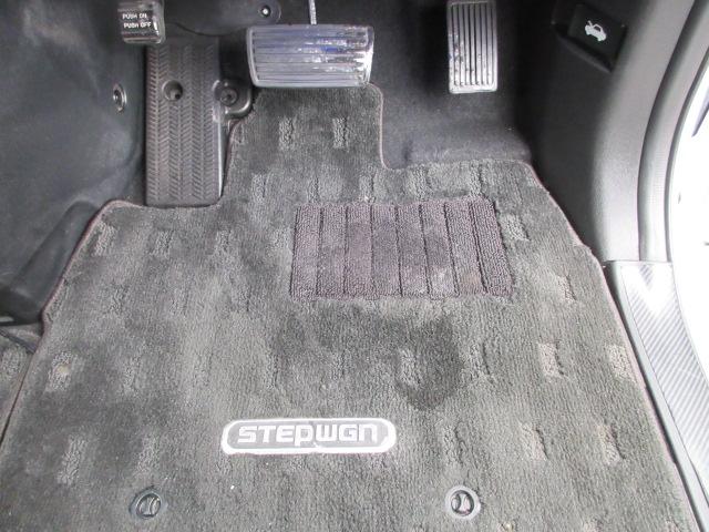 ステップワゴンスパーダ Ｚ　クールスピリット　８人　後期型　大画面メモリーナビ　フルセグＴＶ　バックカメラ　ＥＴＣ　ハーフレザーシート　純正１７インチアルミホイール　両側電動スライドドア　サブウーファー　クルーズコントロール　パドルシフト（27枚目）