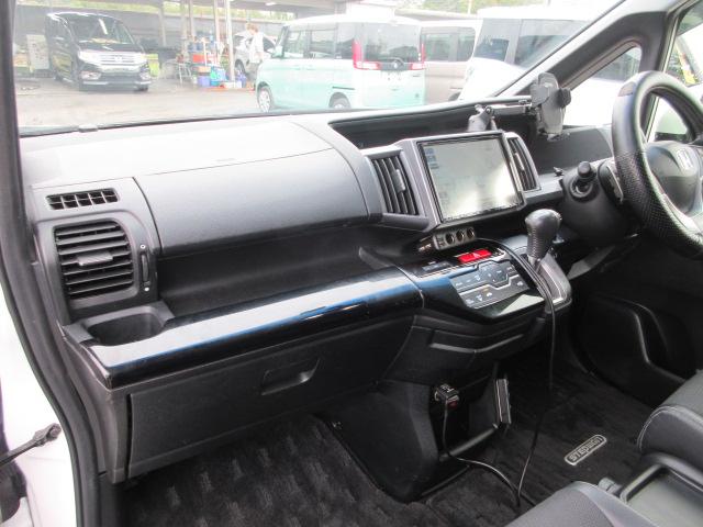 ステップワゴンスパーダ Ｚ　クールスピリット　８人　後期型　大画面メモリーナビ　フルセグＴＶ　バックカメラ　ＥＴＣ　ハーフレザーシート　純正１７インチアルミホイール　両側電動スライドドア　サブウーファー　クルーズコントロール　パドルシフト（56枚目）