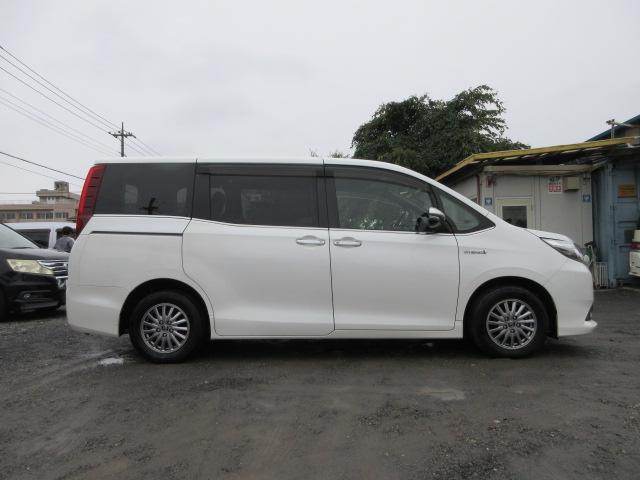 エスクァイア ハイブリッドGi 車検2年付き 7人 1オーナー 雹害 SDナビBluetoothフルセグTV バックカメラ ETC 革調シート シートヒーター 両側電動スライド クルーズコントロール 純正15インチアルミホイール(5枚目)