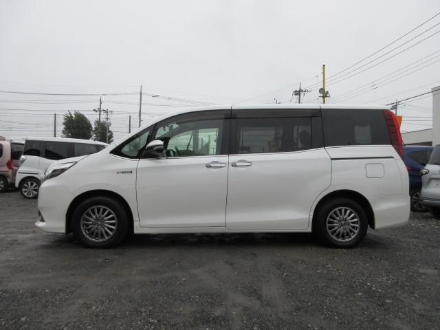 エスクァイア ハイブリッドGi 車検2年付き 7人 1オーナー 雹害 SDナビBluetoothフルセグTV バックカメラ ETC 革調シート シートヒーター 両側電動スライド クルーズコントロール 純正15インチアルミホイール(6枚目)