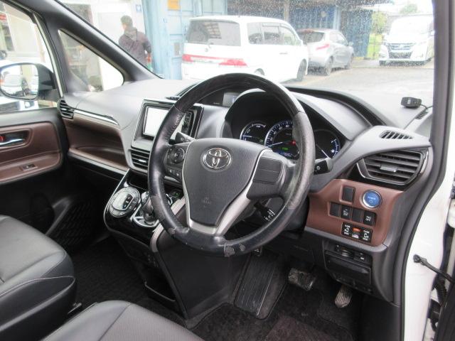 エスクァイア ハイブリッドGi 車検2年付き 7人 1オーナー 雹害 SDナビBluetoothフルセグTV バックカメラ ETC 革調シート シートヒーター 両側電動スライド クルーズコントロール 純正15インチアルミホイール(25枚目)