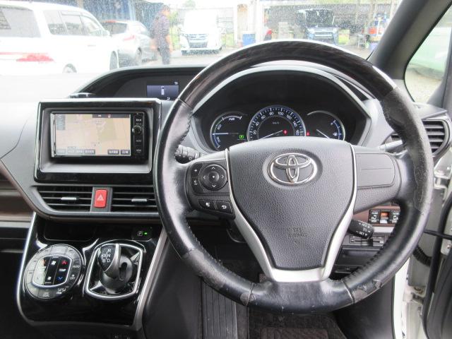 エスクァイア ハイブリッドGi 車検2年付き 7人 1オーナー 雹害 SDナビBluetoothフルセグTV バックカメラ ETC 革調シート シートヒーター 両側電動スライド クルーズコントロール 純正15インチアルミホイール(27枚目)