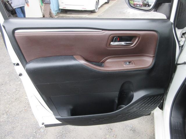 エスクァイア ハイブリッドGi 車検2年付き 7人 1オーナー 雹害 SDナビBluetoothフルセグTV バックカメラ ETC 革調シート シートヒーター 両側電動スライド クルーズコントロール 純正15インチアルミホイール(56枚目)