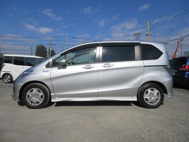 フリードハイブリッド ジャストセレクション 車検2年付き 雹害 6人 メモリーナビ ワンセグTV バックカメラ ETC クルーズコントロール 左電動スライドドア アイドリングストップ HIDオートヘッドライト(9枚目)