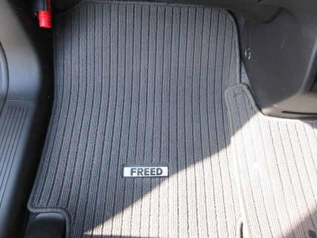 フリードハイブリッド ジャストセレクション 車検2年付き 雹害 6人 メモリーナビ ワンセグTV バックカメラ ETC クルーズコントロール 左電動スライドドア アイドリングストップ HIDオートヘッドライト(51枚目)