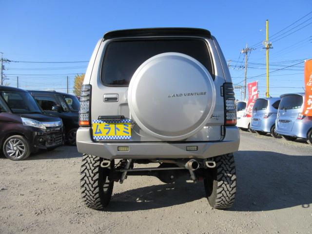 ジムニー ランドベンチャー　最終１０型　５ＭＴ　タニグチマフラー　ＲＡＹＳ１６インチアルミホイールＴＯＹＯオープンカントリーマッドタイヤ２２５／７５　２インチリフトアップ　前後ハーフバンパー　ガラスフィルム貼　ＭＯＭＯステア（8枚目）
