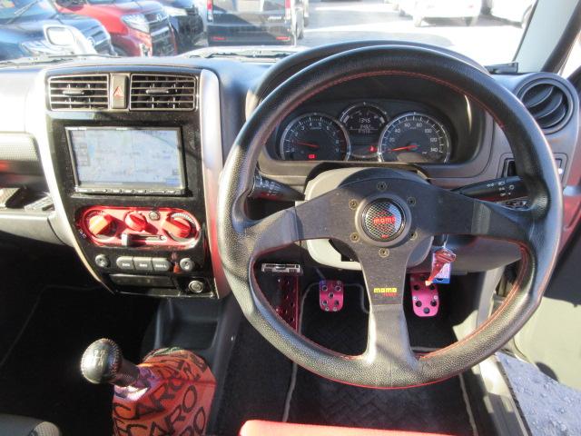 ジムニー ランドベンチャー　最終１０型　５ＭＴ　タニグチマフラー　ＲＡＹＳ１６インチアルミホイールＴＯＹＯオープンカントリーマッドタイヤ２２５／７５　２インチリフトアップ　前後ハーフバンパー　ガラスフィルム貼　ＭＯＭＯステア（32枚目）
