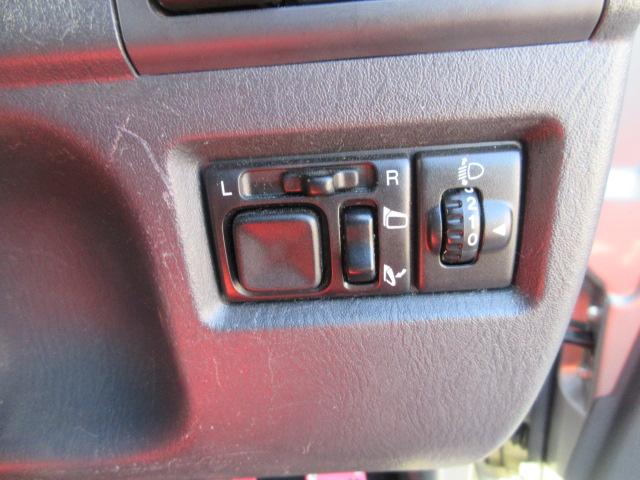 ジムニー ランドベンチャー　最終１０型　５ＭＴ　タニグチマフラー　ＲＡＹＳ１６インチアルミホイールＴＯＹＯオープンカントリーマッドタイヤ２２５／７５　２インチリフトアップ　前後ハーフバンパー　ガラスフィルム貼　ＭＯＭＯステア（34枚目）