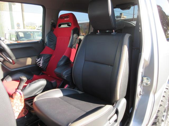 ジムニー ランドベンチャー　最終１０型　５ＭＴ　タニグチマフラー　ＲＡＹＳ１６インチアルミホイールＴＯＹＯオープンカントリーマッドタイヤ２２５／７５　２インチリフトアップ　前後ハーフバンパー　ガラスフィルム貼　ＭＯＭＯステア（43枚目）