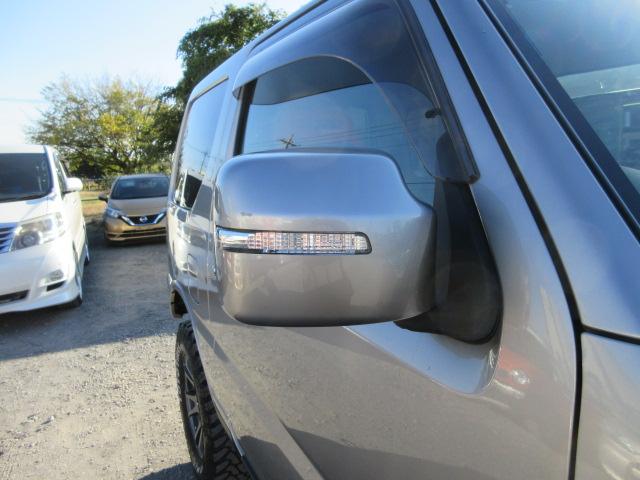 ジムニー ランドベンチャー　最終１０型　５ＭＴ　タニグチマフラー　ＲＡＹＳ１６インチアルミホイールＴＯＹＯオープンカントリーマッドタイヤ２２５／７５　２インチリフトアップ　前後ハーフバンパー　ガラスフィルム貼　ＭＯＭＯステア（52枚目）