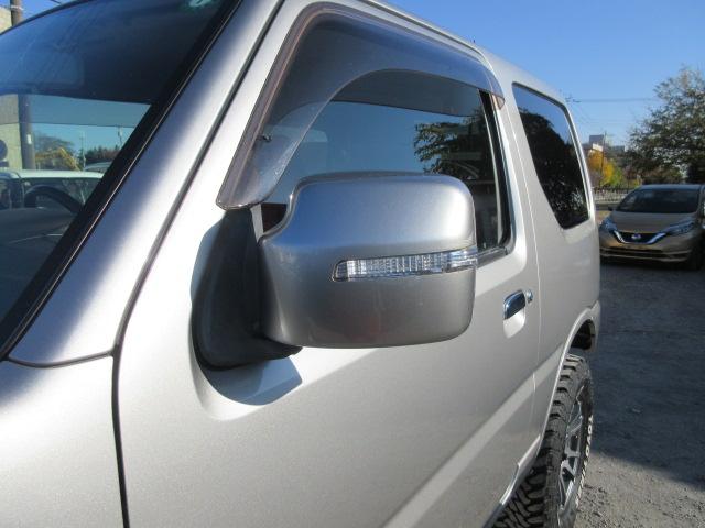 ジムニー ランドベンチャー　最終１０型　５ＭＴ　タニグチマフラー　ＲＡＹＳ１６インチアルミホイールＴＯＹＯオープンカントリーマッドタイヤ２２５／７５　２インチリフトアップ　前後ハーフバンパー　ガラスフィルム貼　ＭＯＭＯステア（53枚目）