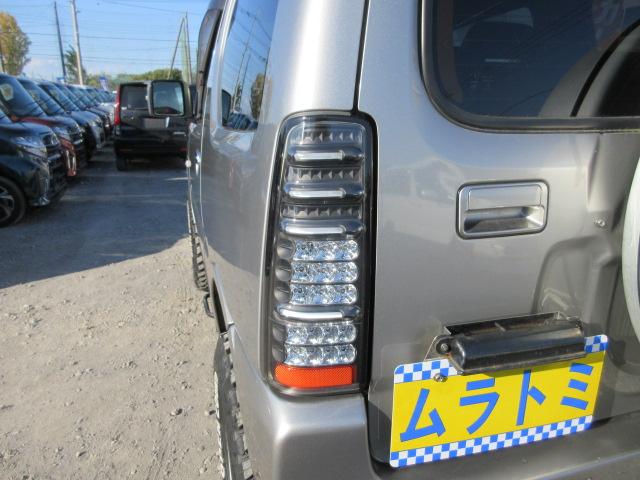 ジムニー ランドベンチャー　最終１０型　５ＭＴ　タニグチマフラー　ＲＡＹＳ１６インチアルミホイールＴＯＹＯオープンカントリーマッドタイヤ２２５／７５　２インチリフトアップ　前後ハーフバンパー　ガラスフィルム貼　ＭＯＭＯステア（54枚目）