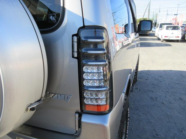 ジムニー ランドベンチャー　最終１０型　５ＭＴ　タニグチマフラー　ＲＡＹＳ１６インチアルミホイールＴＯＹＯオープンカントリーマッドタイヤ２２５／７５　２インチリフトアップ　前後ハーフバンパー　ガラスフィルム貼　ＭＯＭＯステア（55枚目）