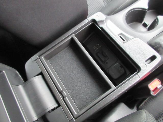 アクセラスポーツ １５ＸＤ　車検２年付き　後期型　ブレーキサポート　ディーゼルターボ　ＳＤナビ　ＢｌｕｅｔｏｏｔｈフルセグＴＶ　バックカメラ　ＥＴＣ　社外スピーカー＆ツィーター　純正１６インチアルミホイール（34枚目）