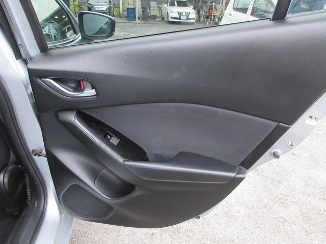 アクセラスポーツ １５ＸＤ　車検２年付き　後期型　ブレーキサポート　ディーゼルターボ　ＳＤナビ　ＢｌｕｅｔｏｏｔｈフルセグＴＶ　バックカメラ　ＥＴＣ　社外スピーカー＆ツィーター　純正１６インチアルミホイール（41枚目）