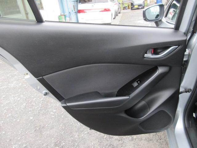 アクセラスポーツ １５ＸＤ　車検２年付き　後期型　ブレーキサポート　ディーゼルターボ　ＳＤナビ　ＢｌｕｅｔｏｏｔｈフルセグＴＶ　バックカメラ　ＥＴＣ　社外スピーカー＆ツィーター　純正１６インチアルミホイール（49枚目）