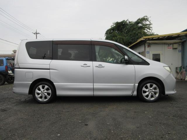 セレナ ハイウェイスター　車検２年付き　ＨＤＤナビ　フルセグＴＶ　バックカメラ　ＥＴＣ　アイドリングストップ　両側電動スライドドア　クルーズコントロール　純正１６インチアルミホイール　オートヘッドライト　フォグライト（8枚目）
