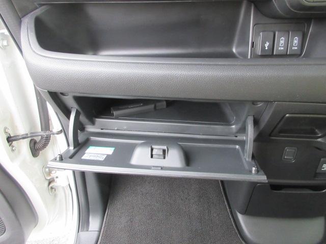 N-BOXカスタム L 車検2年付き 雹害 後期型 LKASブレーキサポート レーンキープ 標識認識機能 先行車発進警報 クルコン メモリナビBluetoothフルセグTV バックカメラ ETC 革調シートカバー(59枚目)