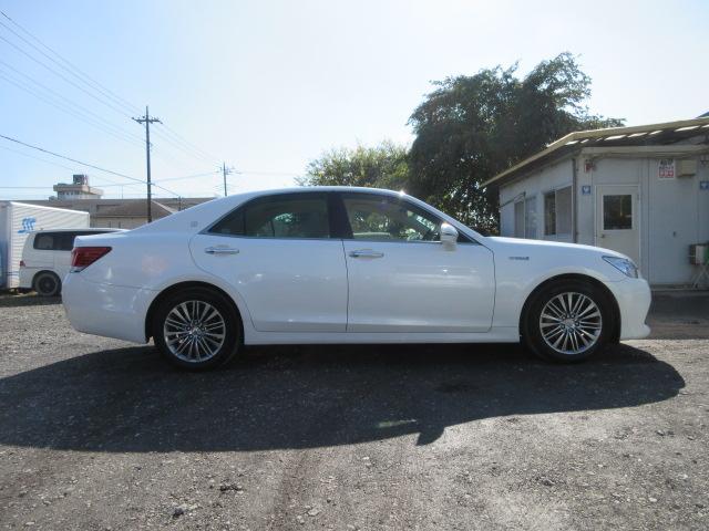 クラウンハイブリッド ロイヤルサルーン　車検２年付き　雹害　ＨＤＤナビ　ＢｌｕｅｔｏｏｔｈフルセグＴＶ　バックカメラ　ＥＴＣ　革電動シートヒーター＆クーラー　ＨＩＤオートヘッドライト　ＬＥＤフォグライト　純正１７インチアルミホイール（8枚目）