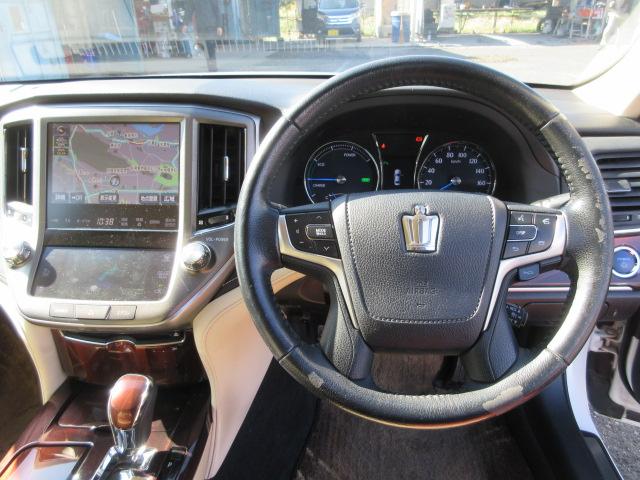 クラウンハイブリッド ロイヤルサルーン　車検２年付き　雹害　ＨＤＤナビ　ＢｌｕｅｔｏｏｔｈフルセグＴＶ　バックカメラ　ＥＴＣ　革電動シートヒーター＆クーラー　ＨＩＤオートヘッドライト　ＬＥＤフォグライト　純正１７インチアルミホイール（27枚目）