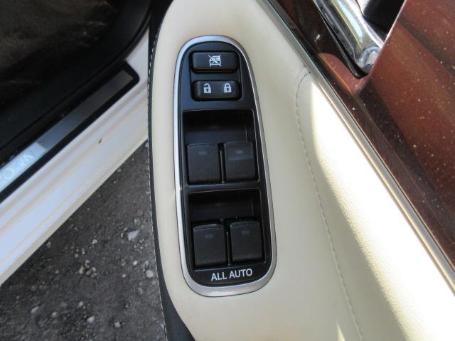 クラウンハイブリッド ロイヤルサルーン　車検２年付き　雹害　ＨＤＤナビ　ＢｌｕｅｔｏｏｔｈフルセグＴＶ　バックカメラ　ＥＴＣ　革電動シートヒーター＆クーラー　ＨＩＤオートヘッドライト　ＬＥＤフォグライト　純正１７インチアルミホイール（35枚目）