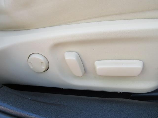 クラウンハイブリッド ロイヤルサルーン　車検２年付き　雹害　ＨＤＤナビ　ＢｌｕｅｔｏｏｔｈフルセグＴＶ　バックカメラ　ＥＴＣ　革電動シートヒーター＆クーラー　ＨＩＤオートヘッドライト　ＬＥＤフォグライト　純正１７インチアルミホイール（36枚目）