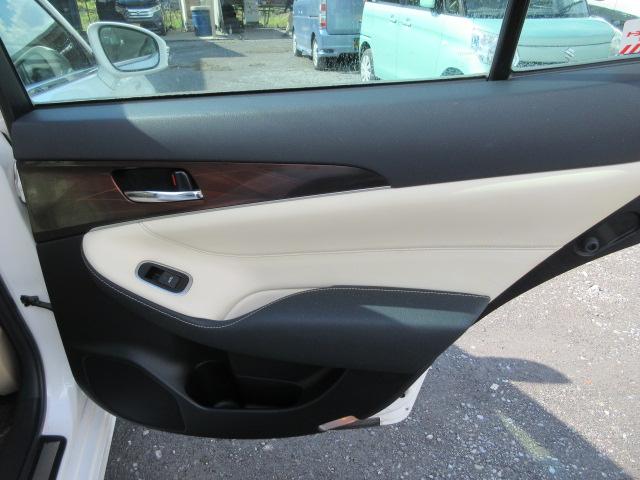 クラウンハイブリッド ロイヤルサルーン　車検２年付き　雹害　ＨＤＤナビ　ＢｌｕｅｔｏｏｔｈフルセグＴＶ　バックカメラ　ＥＴＣ　革電動シートヒーター＆クーラー　ＨＩＤオートヘッドライト　ＬＥＤフォグライト　純正１７インチアルミホイール（40枚目）