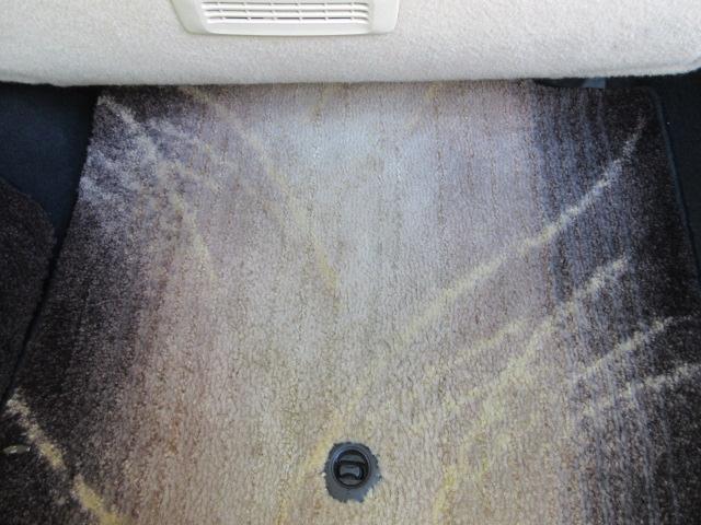 クラウンハイブリッド ロイヤルサルーン　車検２年付き　雹害　ＨＤＤナビ　ＢｌｕｅｔｏｏｔｈフルセグＴＶ　バックカメラ　ＥＴＣ　革電動シートヒーター＆クーラー　ＨＩＤオートヘッドライト　ＬＥＤフォグライト　純正１７インチアルミホイール（41枚目）