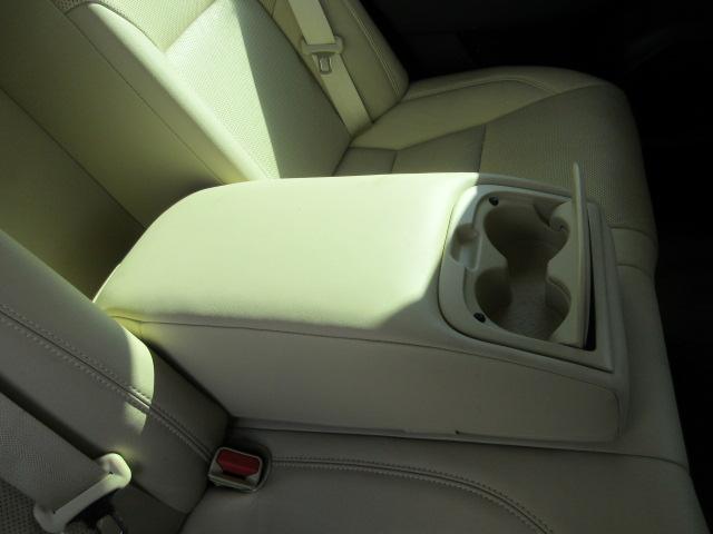 クラウンハイブリッド ロイヤルサルーン　車検２年付き　雹害　ＨＤＤナビ　ＢｌｕｅｔｏｏｔｈフルセグＴＶ　バックカメラ　ＥＴＣ　革電動シートヒーター＆クーラー　ＨＩＤオートヘッドライト　ＬＥＤフォグライト　純正１７インチアルミホイール（42枚目）