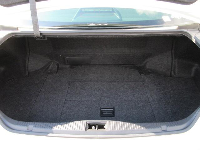 クラウンハイブリッド ロイヤルサルーン　車検２年付き　雹害　ＨＤＤナビ　ＢｌｕｅｔｏｏｔｈフルセグＴＶ　バックカメラ　ＥＴＣ　革電動シートヒーター＆クーラー　ＨＩＤオートヘッドライト　ＬＥＤフォグライト　純正１７インチアルミホイール（43枚目）