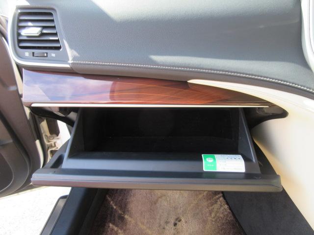 クラウンハイブリッド ロイヤルサルーン　車検２年付き　雹害　ＨＤＤナビ　ＢｌｕｅｔｏｏｔｈフルセグＴＶ　バックカメラ　ＥＴＣ　革電動シートヒーター＆クーラー　ＨＩＤオートヘッドライト　ＬＥＤフォグライト　純正１７インチアルミホイール（52枚目）